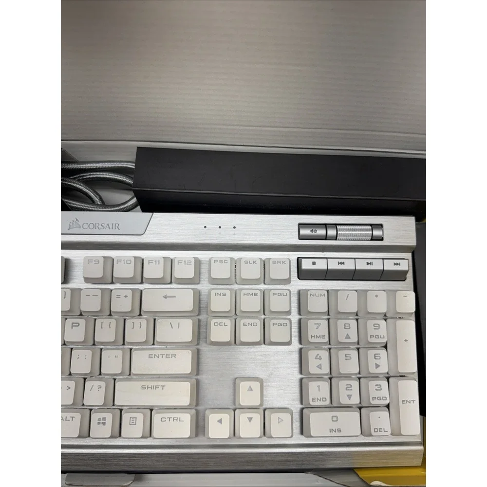 Corsair K70 RGB MK.2 SE Mechanical RAPIDFIRE Gaming Keyboard - USB Passthrough